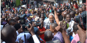 Mgombea wa UKAWA, Edward Lowassa akiwa katika ziara zake kbla ya kuzindua kampeni 