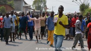 Uamuzi wa rais Nkurunziza kugombea muhula wa tatu kumeitumbukiza Burundi katika ghasia.