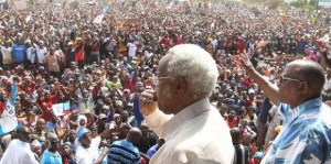 Mgombea Urais wa Tanzania wa UKAWA kupitia Chama cha Demokrasia na Maendeleo (CHADEMA), Mh. Edward Lowassa pamoja na Waziri Mkuu wa Zamani, Mh. Fredrick Sumaye