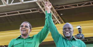  Outgoing president Jakaya Kikwete (L) with newly elected president John Magufuli in Dar es Salaam, Tanzania. PHOTO | AFP  By DANIEL K KALINAKI, The EastAfrican